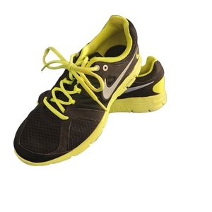 Youth/ Women's Nike athletic shoes